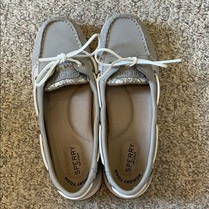 Light gray Sperry shoes! Adorable flower print! 😍